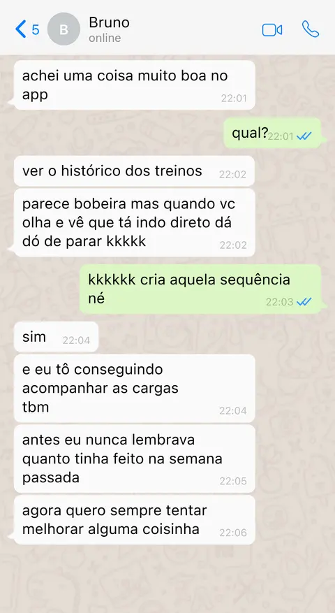 Conversa no WhatsApp: aluno acompanha as cargas e quer melhorar a cada treino